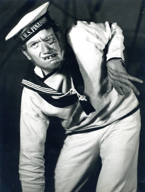 Don Macmillan as 'Dick Deadeye' in 'The Pirates of Penzance', 1946.